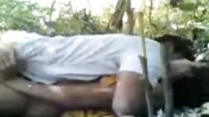 குட்டி ஆசிய அழகி யோகா வகுப்பின் போது அவளது புண்டையை நீட்டுகிறது