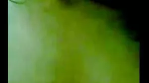 துஷிரா சரியான கழுதை BWC உடன் அடைக்கப்பட்டுள்ளது